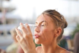 Frisches Wasser tinken, belebt den Geist - mit Ausseer Wassermann